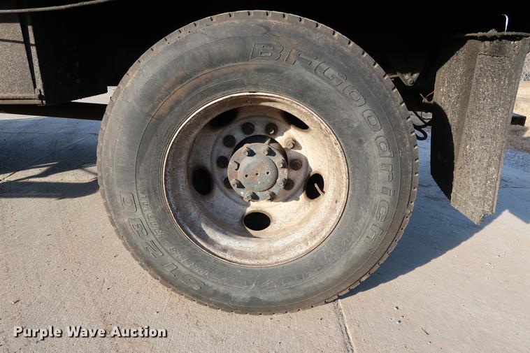 image for item DG3251 2005 Ford F750 Crew Cab flatbed truck