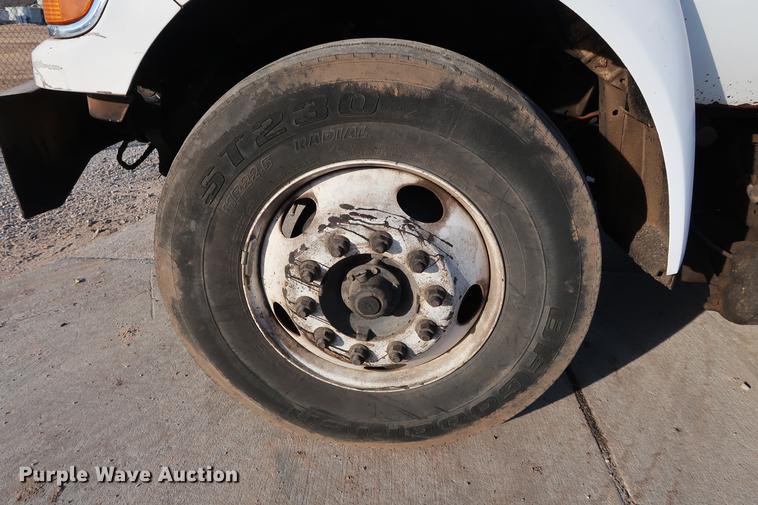 image for item DG3251 2005 Ford F750 Crew Cab flatbed truck