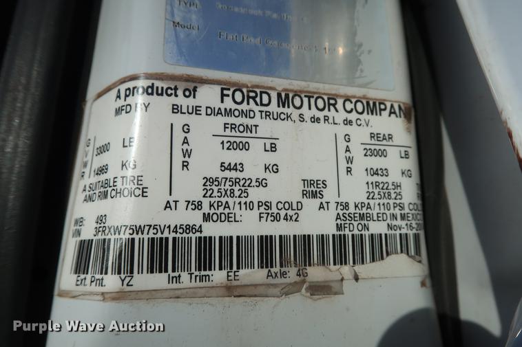 image for item DG3251 2005 Ford F750 Crew Cab flatbed truck