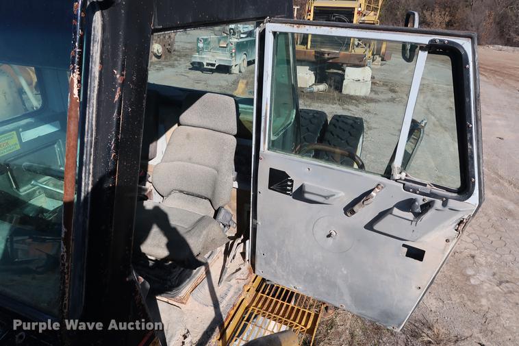 image for item DG3252 1996 Caterpillar 773D haul truck