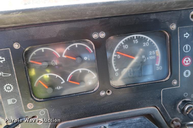 image for item DG3252 1996 Caterpillar 773D haul truck