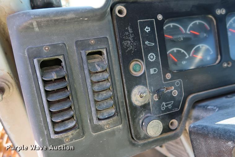 image for item DG3252 1996 Caterpillar 773D haul truck