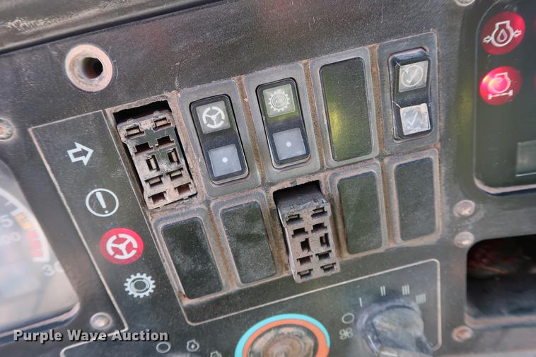 image for item DG3252 1996 Caterpillar 773D haul truck