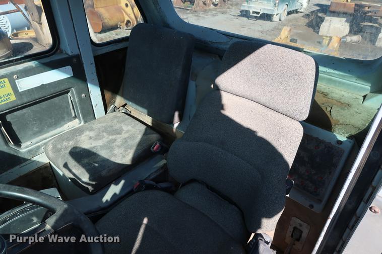 image for item DG3252 1996 Caterpillar 773D haul truck