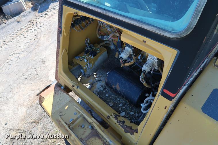 image for item DG3252 1996 Caterpillar 773D haul truck