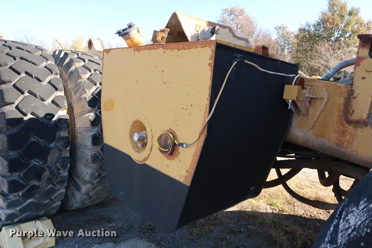 image for item DG3252 1996 Caterpillar 773D haul truck