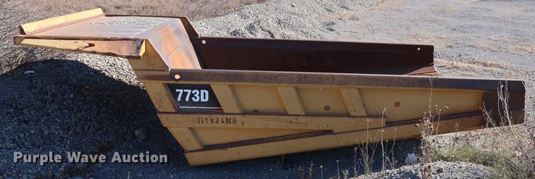 image for item DG3252 1996 Caterpillar 773D haul truck