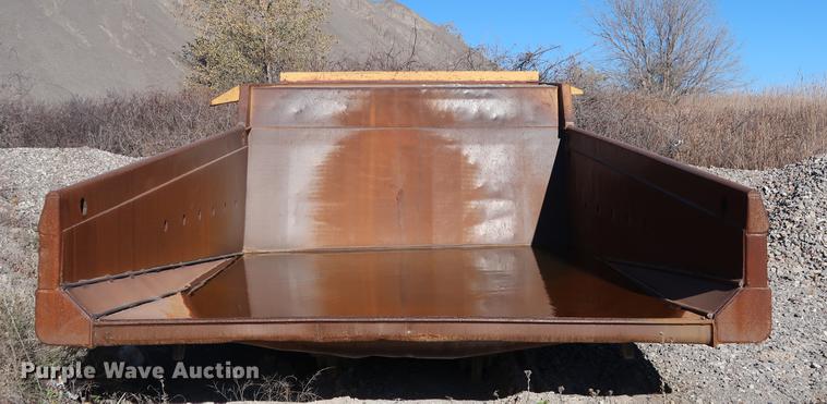 image for item DG3252 1996 Caterpillar 773D haul truck