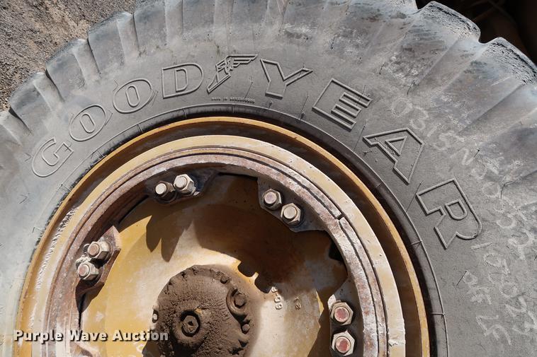 image for item DG3252 1996 Caterpillar 773D haul truck