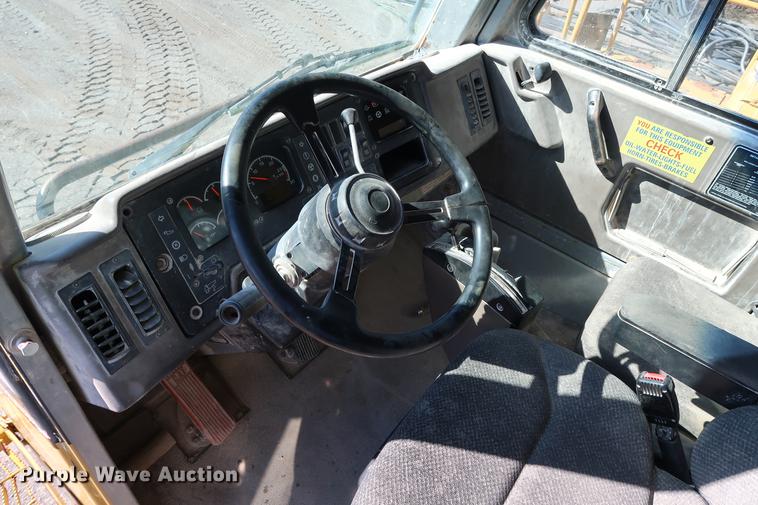 image for item DG3253 1999 Caterpillar 773D haul truck