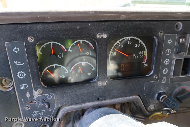 image for item DG3253 1999 Caterpillar 773D haul truck