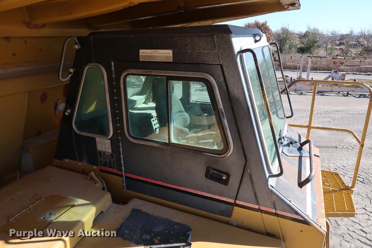 image for item DG3253 1999 Caterpillar 773D haul truck