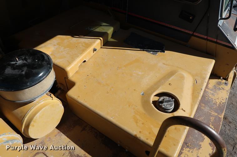 image for item DG3253 1999 Caterpillar 773D haul truck