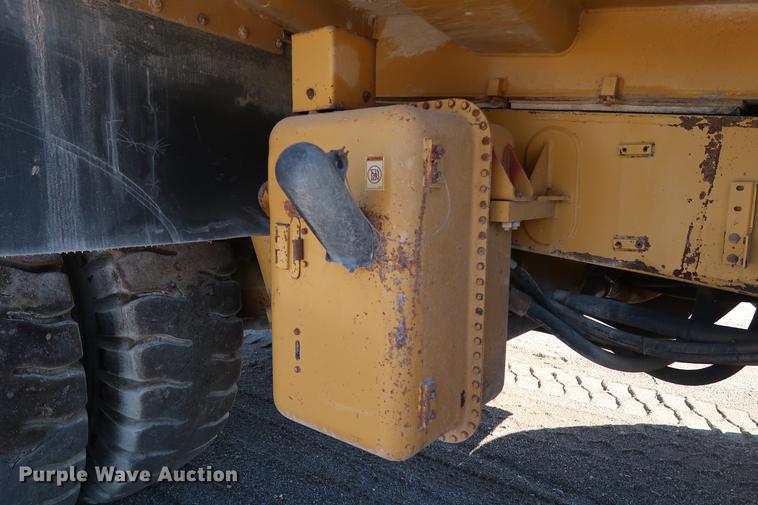 image for item DG3253 1999 Caterpillar 773D haul truck
