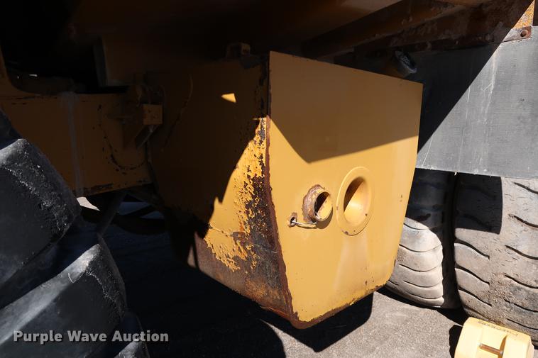 image for item DG3253 1999 Caterpillar 773D haul truck