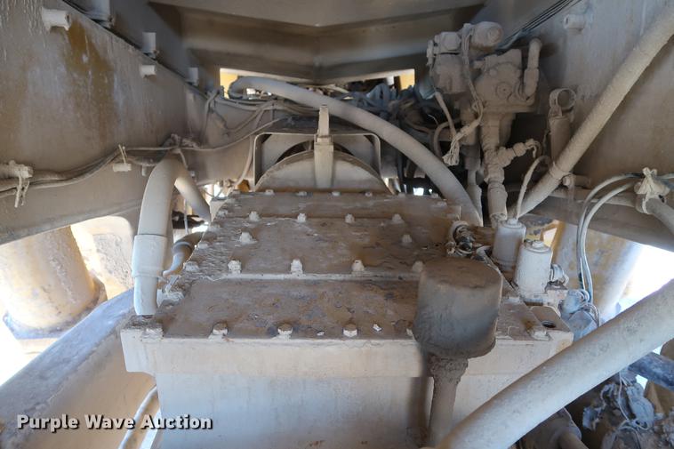 image for item DG3253 1999 Caterpillar 773D haul truck