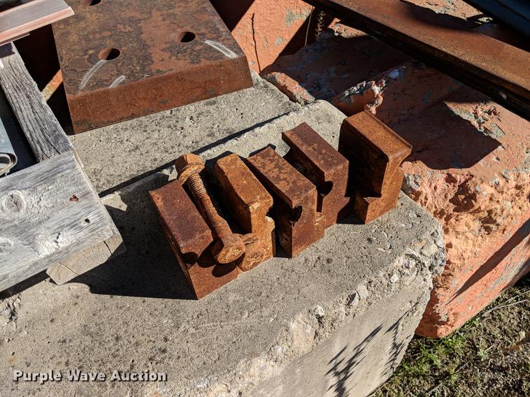 image for item DG3255 2011 McCloskey I54 crusher