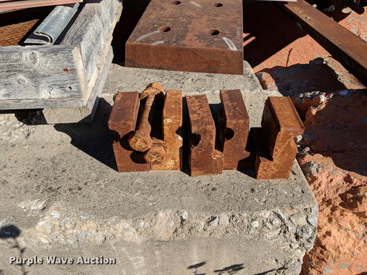 image for item DG3255 2011 McCloskey I54 crusher