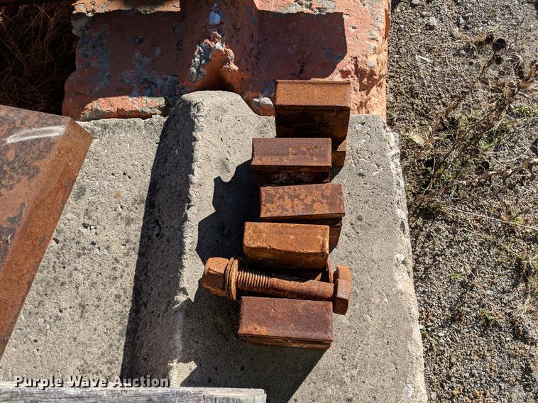 image for item DG3255 2011 McCloskey I54 crusher