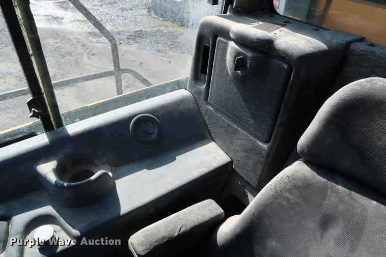 image for item DG3258 2002 Caterpillar 730 articulated haul truck