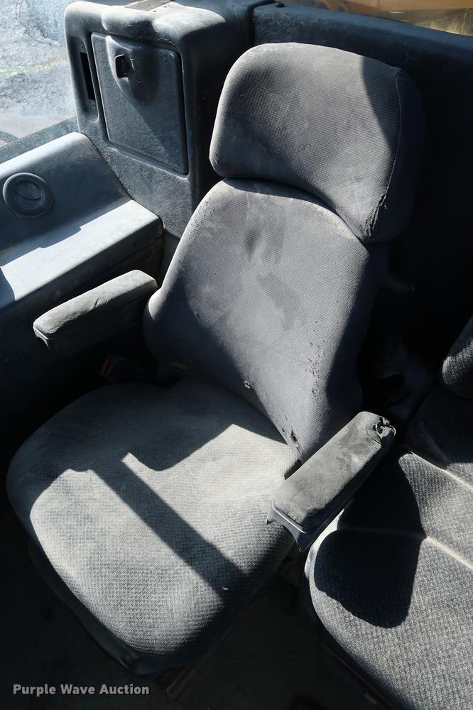 image for item DG3258 2002 Caterpillar 730 articulated haul truck