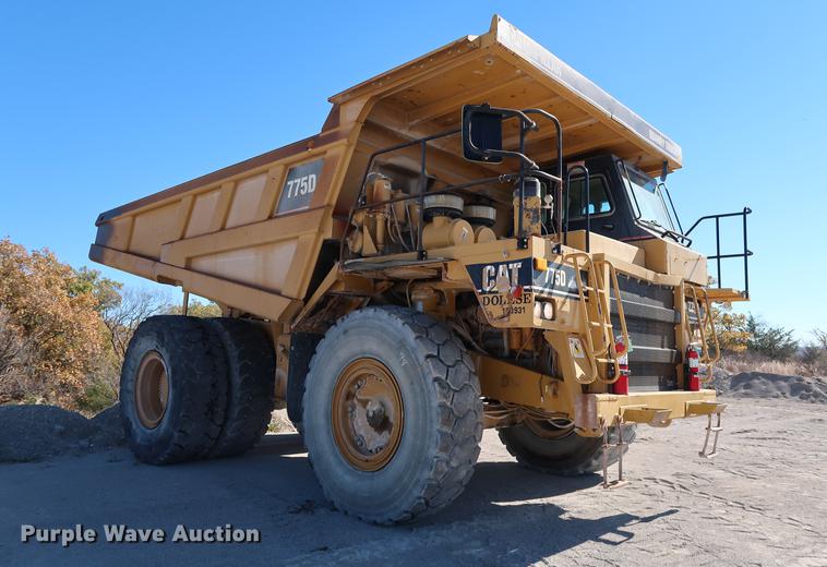 image for item DG3262 2000 Caterpillar 775D haul truck