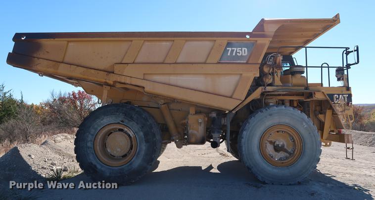image for item DG3262 2000 Caterpillar 775D haul truck