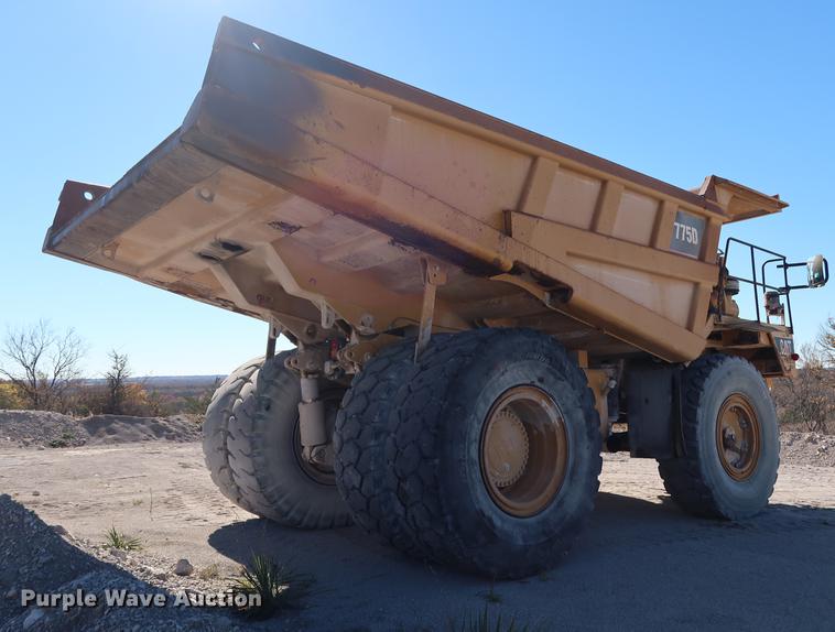 image for item DG3262 2000 Caterpillar 775D haul truck