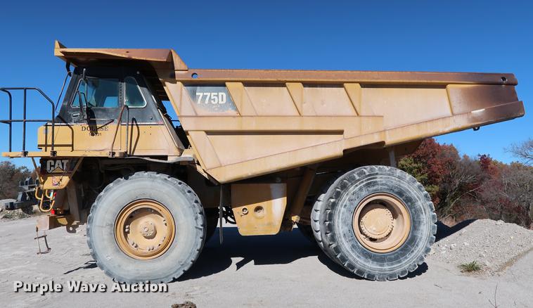 image for item DG3262 2000 Caterpillar 775D haul truck