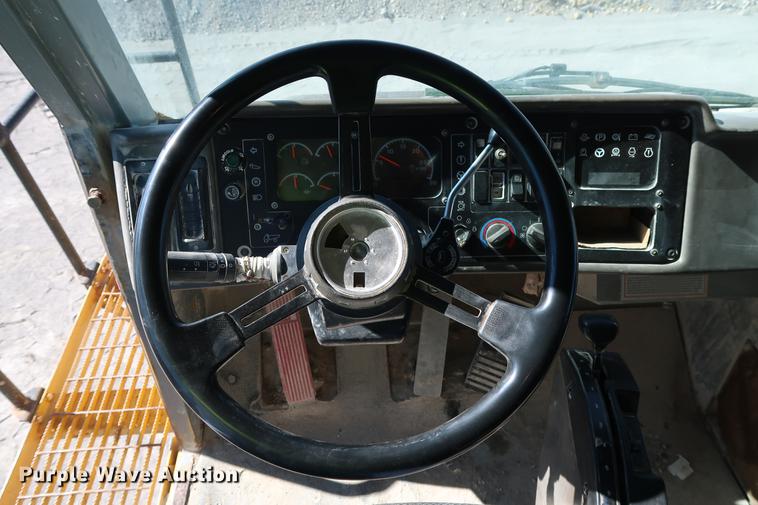 image for item DG3262 2000 Caterpillar 775D haul truck