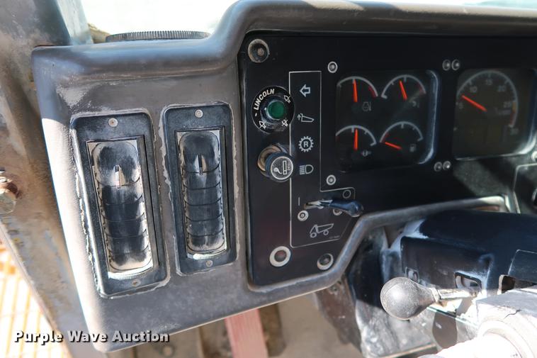 image for item DG3262 2000 Caterpillar 775D haul truck