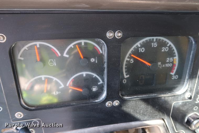 image for item DG3262 2000 Caterpillar 775D haul truck