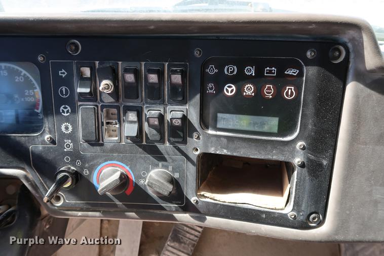 image for item DG3262 2000 Caterpillar 775D haul truck