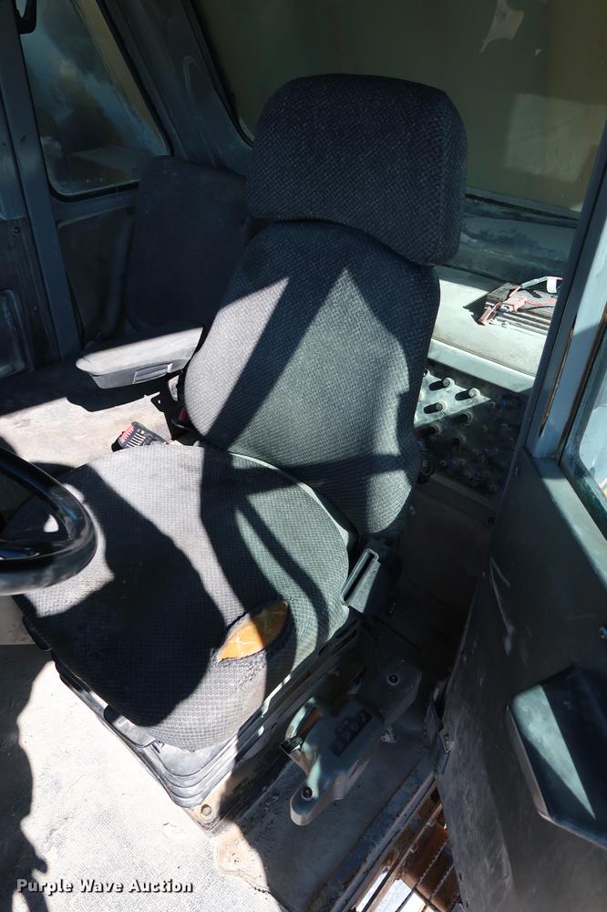 image for item DG3262 2000 Caterpillar 775D haul truck