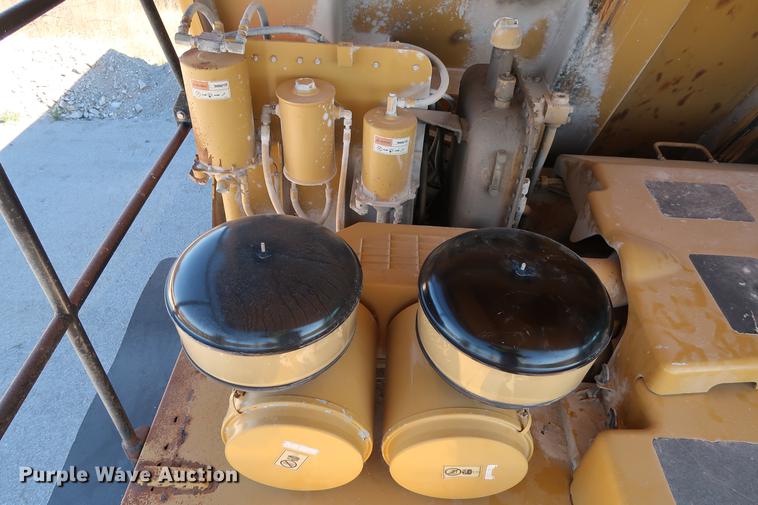 image for item DG3262 2000 Caterpillar 775D haul truck