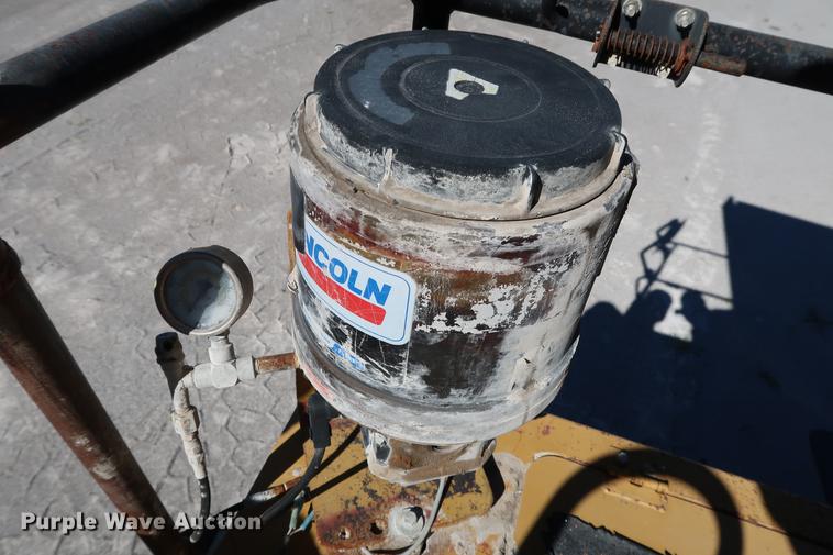 image for item DG3262 2000 Caterpillar 775D haul truck