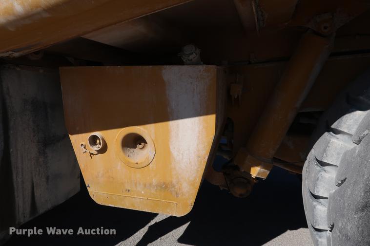 image for item DG3262 2000 Caterpillar 775D haul truck