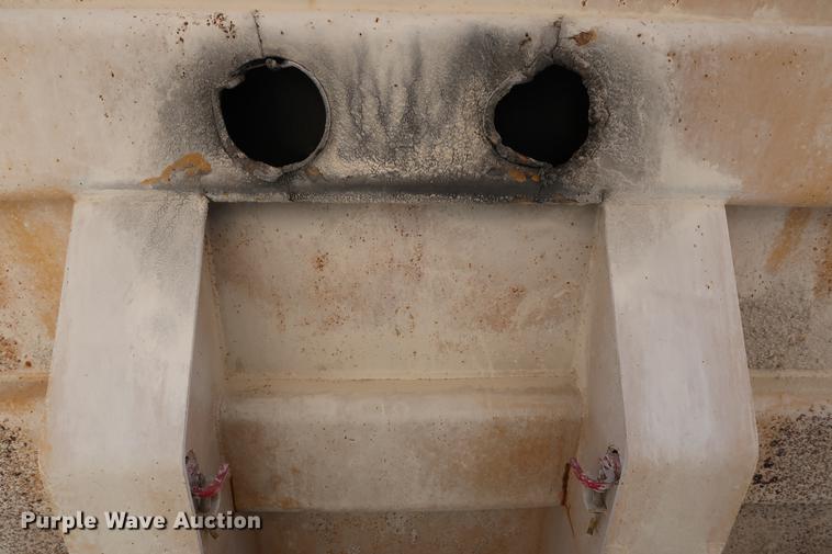 image for item DG3262 2000 Caterpillar 775D haul truck