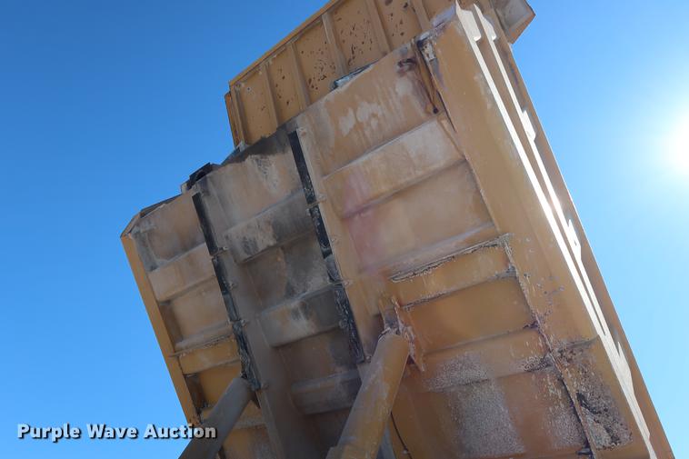 image for item DG3262 2000 Caterpillar 775D haul truck