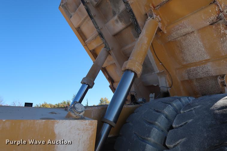 image for item DG3262 2000 Caterpillar 775D haul truck