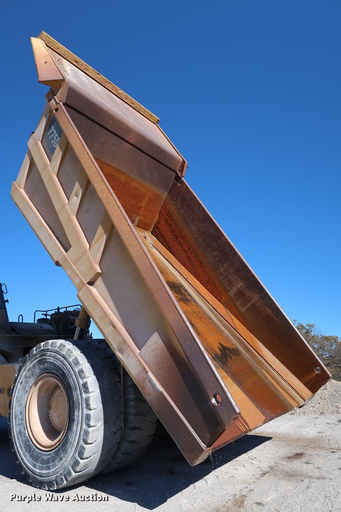 image for item DG3262 2000 Caterpillar 775D haul truck