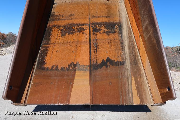 image for item DG3262 2000 Caterpillar 775D haul truck