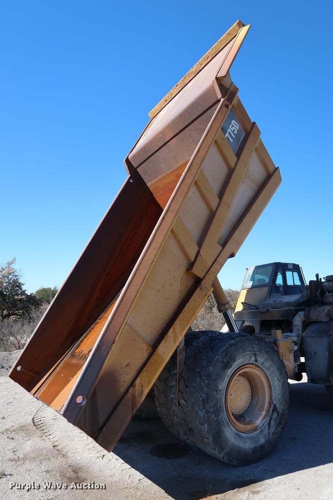 image for item DG3262 2000 Caterpillar 775D haul truck