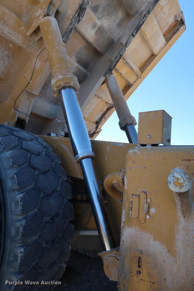 image for item DG3262 2000 Caterpillar 775D haul truck