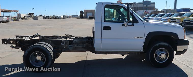 image for item DG3276 2007 Chevrolet Silverado 3500HD pickup truck cab and chassis