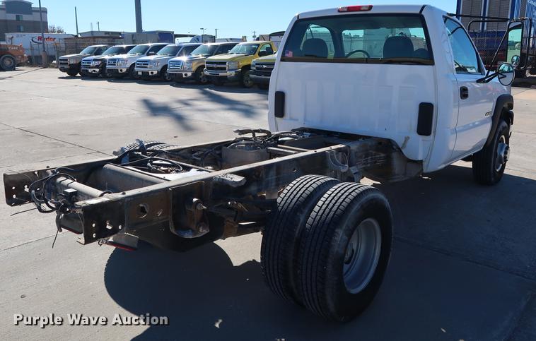 image for item DG3276 2007 Chevrolet Silverado 3500HD pickup truck cab and chassis