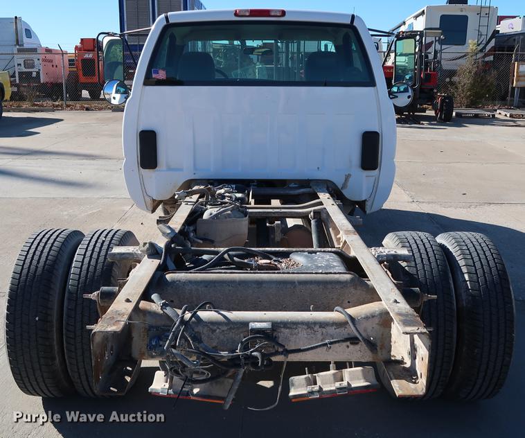 image for item DG3276 2007 Chevrolet Silverado 3500HD pickup truck cab and chassis