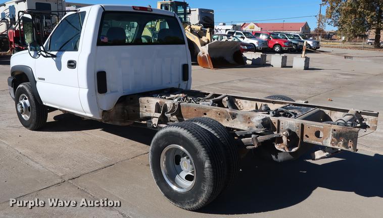 image for item DG3276 2007 Chevrolet Silverado 3500HD pickup truck cab and chassis