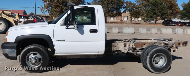 image for item DG3276 2007 Chevrolet Silverado 3500HD pickup truck cab and chassis