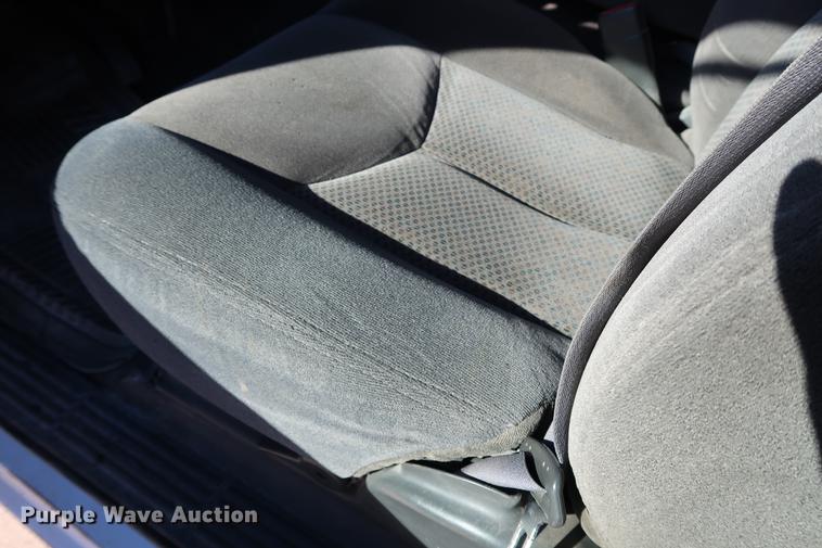 image for item DG3276 2007 Chevrolet Silverado 3500HD pickup truck cab and chassis